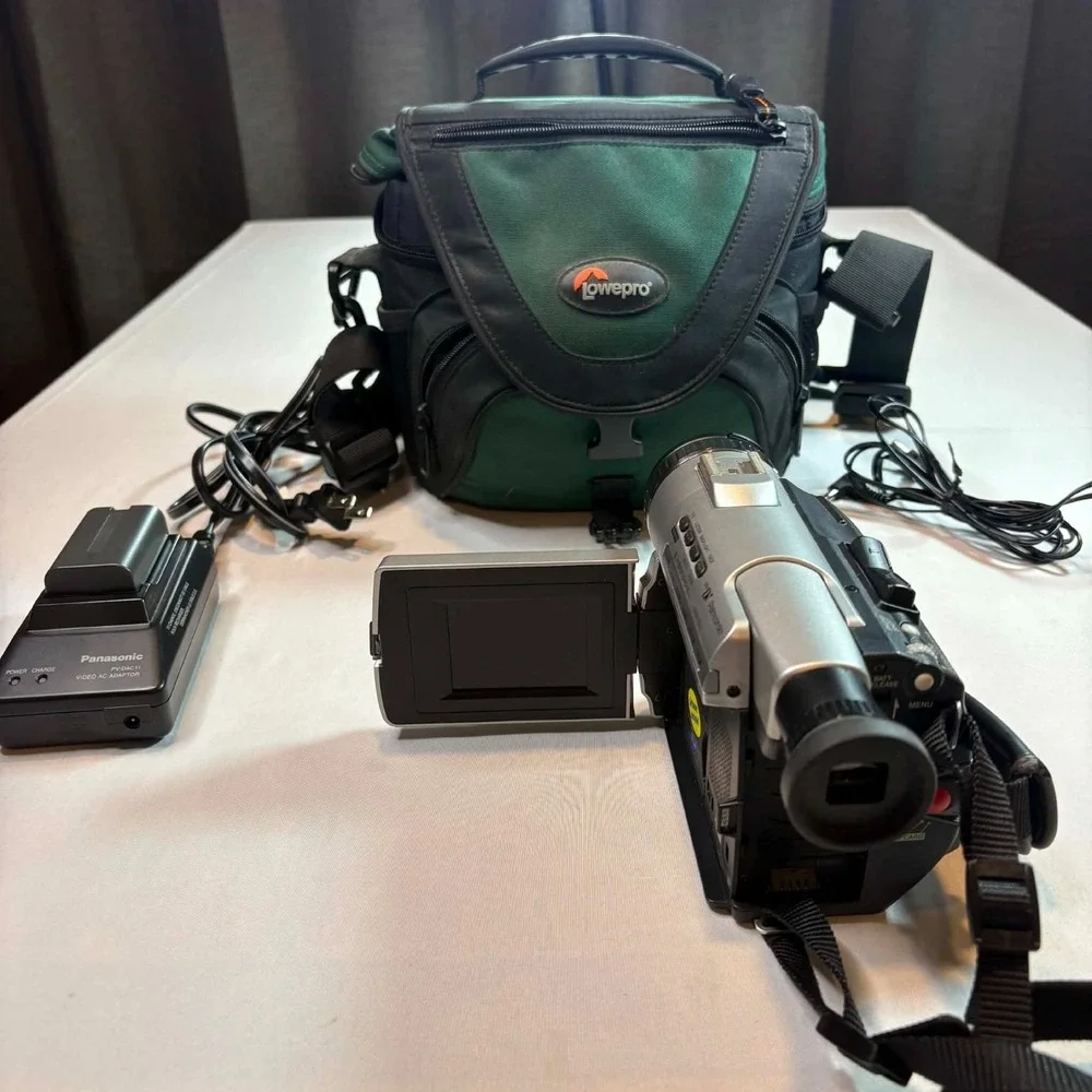 Panasonic Palmcorder MiniDV Camcorder Kit 20x Zoom Vintage Y2K Tested Bag Charge